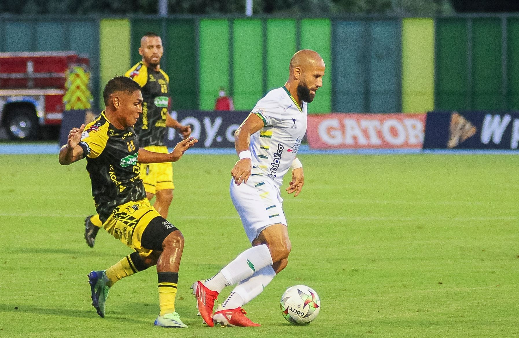 BRAYAN FERNÁNDEZ, DIVORCIADO CON EL GOL