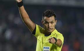 Nicolás Gallo: el árbitro colombiano que estará en el VAR para el juego entre Países Bajos y Senegal.